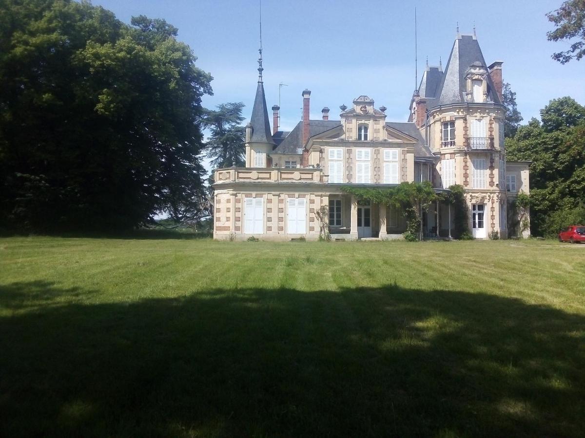 Chateau De Maucouvent Challuy Exterior foto