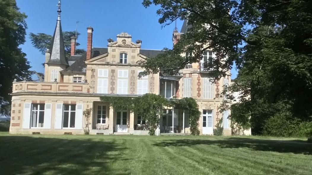 Chateau De Maucouvent Challuy Exterior foto