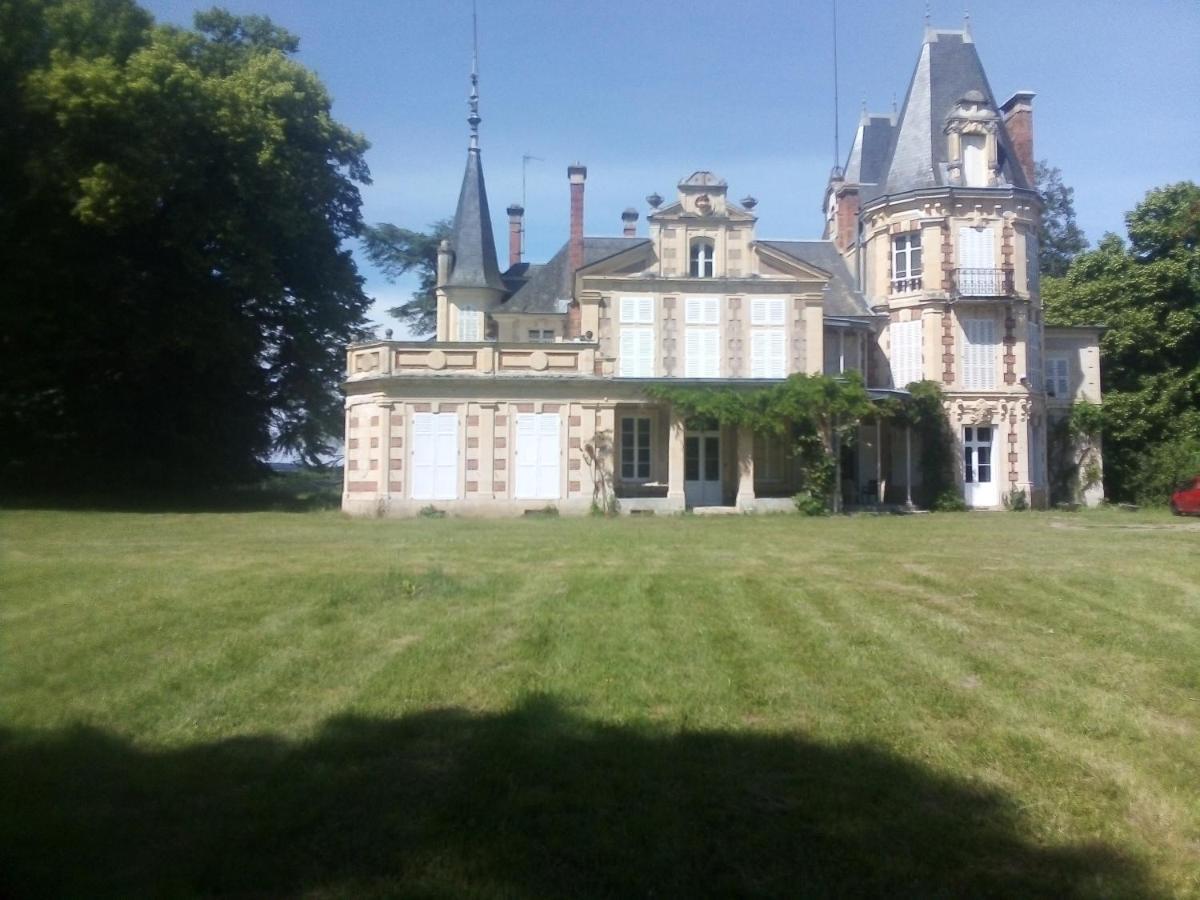 Chateau De Maucouvent Challuy Exterior foto
